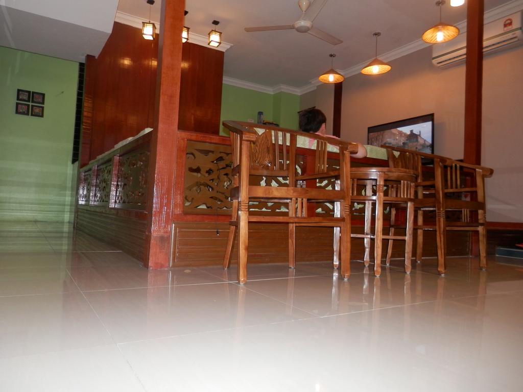 Travellers Planet Hotel & Guesthouse Malacca Exteriör bild
