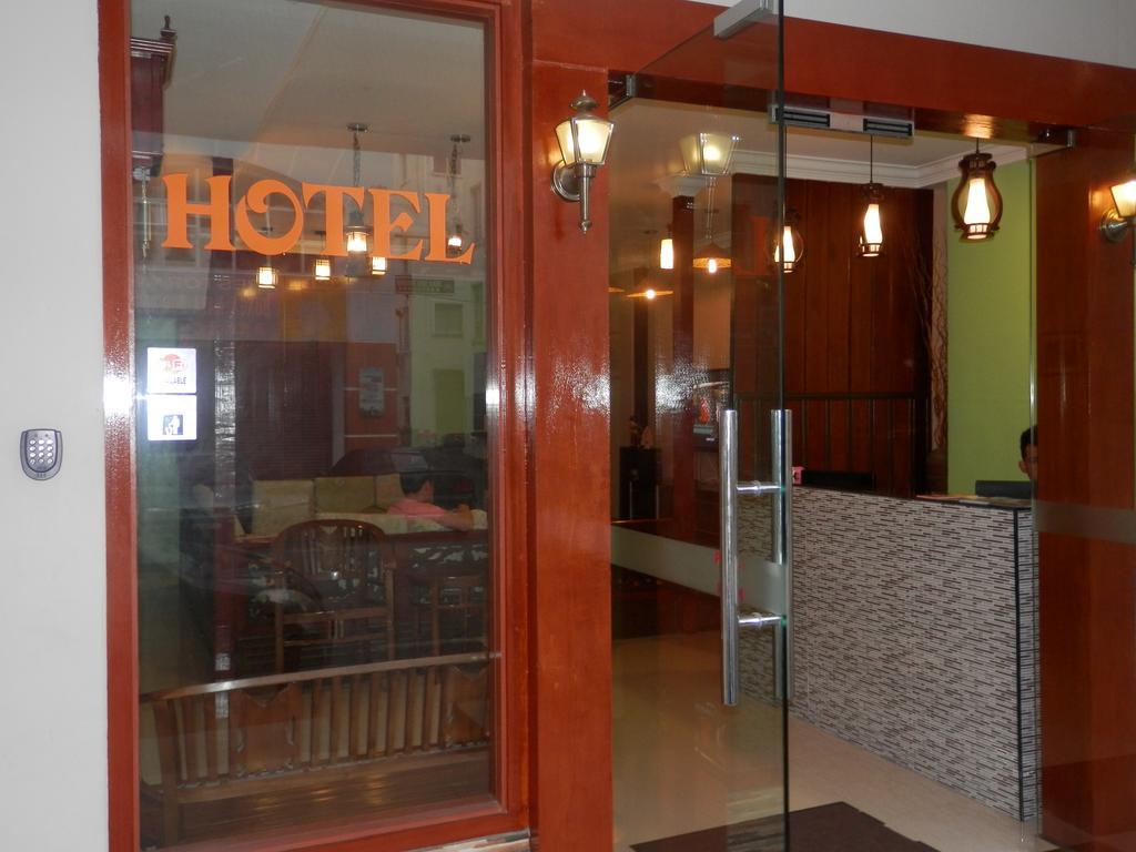 Travellers Planet Hotel & Guesthouse Malacca Exteriör bild