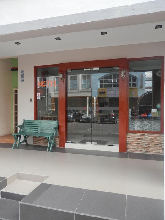 Travellers Planet Hotel & Guesthouse Malacca Exteriör bild