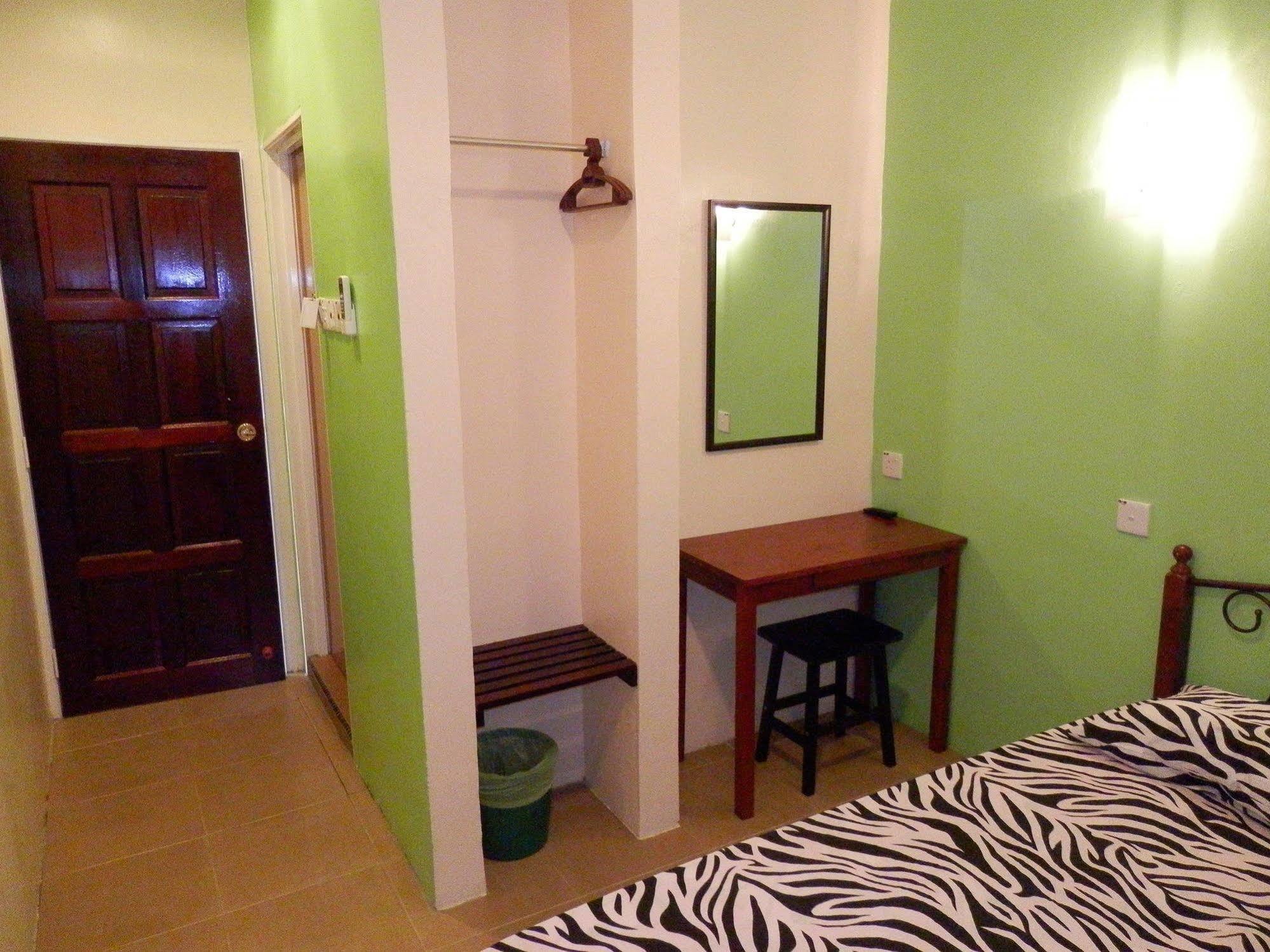 Travellers Planet Hotel & Guesthouse Malacca Exteriör bild