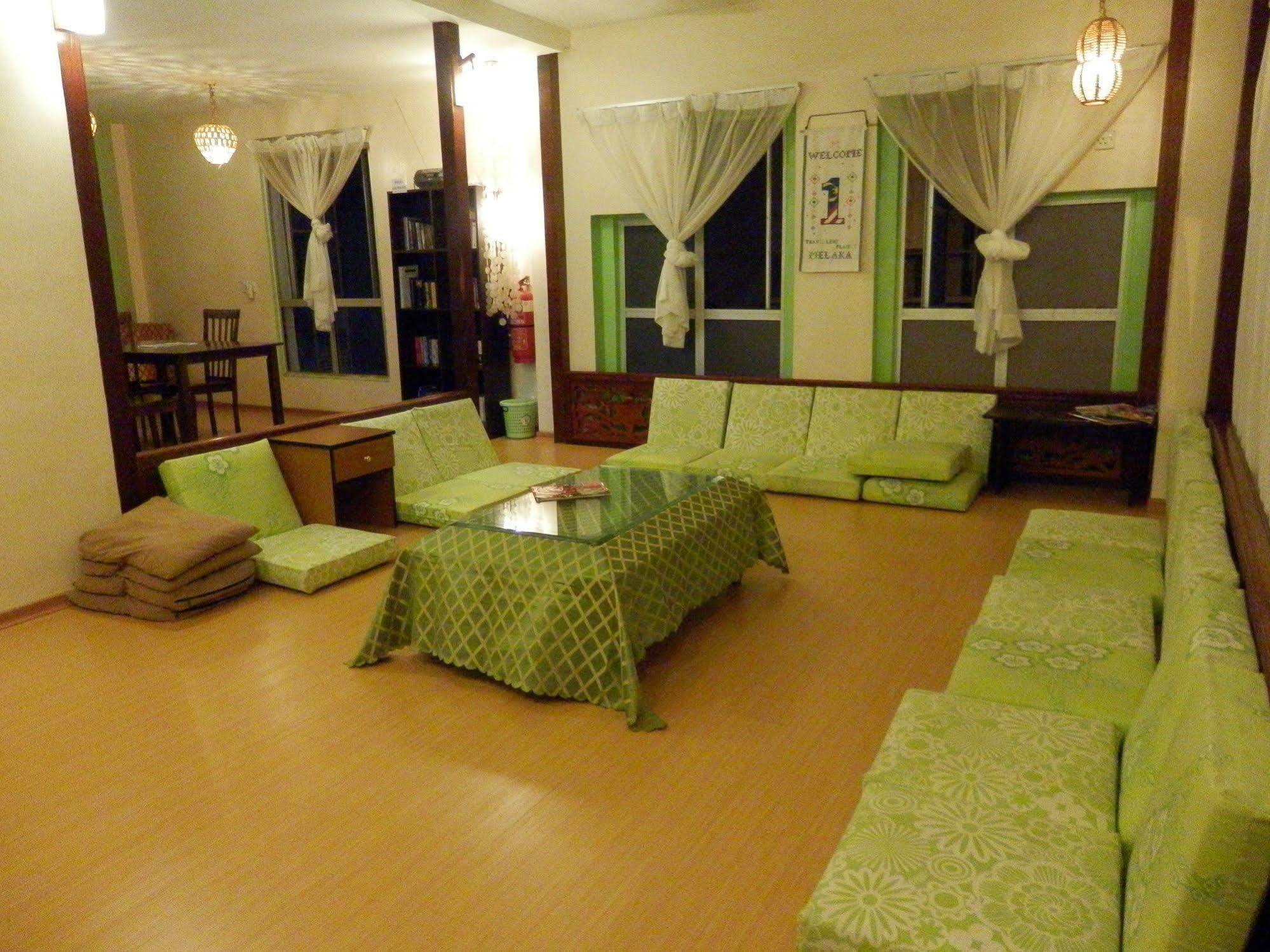 Travellers Planet Hotel & Guesthouse Malacca Exteriör bild