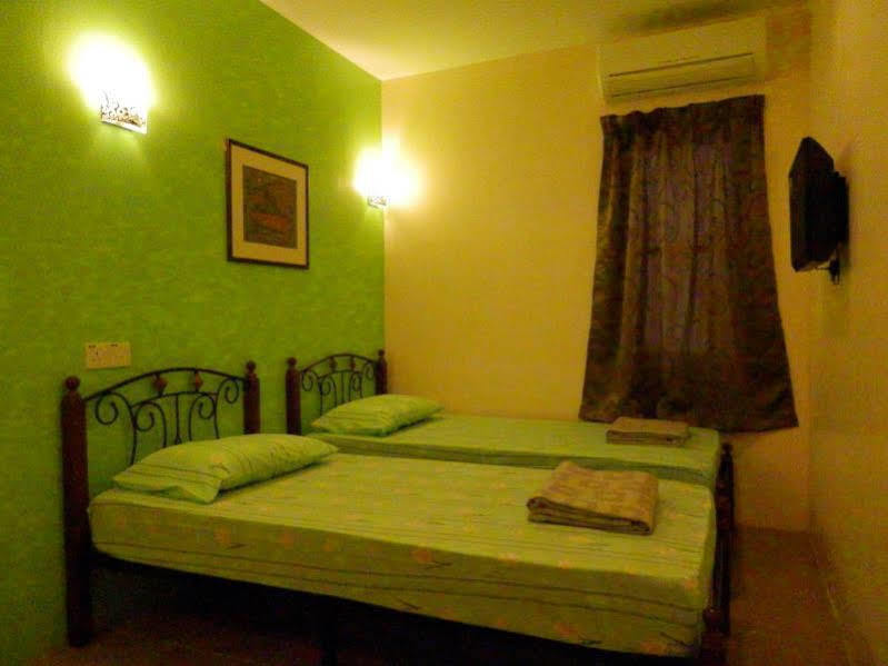 Travellers Planet Hotel & Guesthouse Malacca Exteriör bild