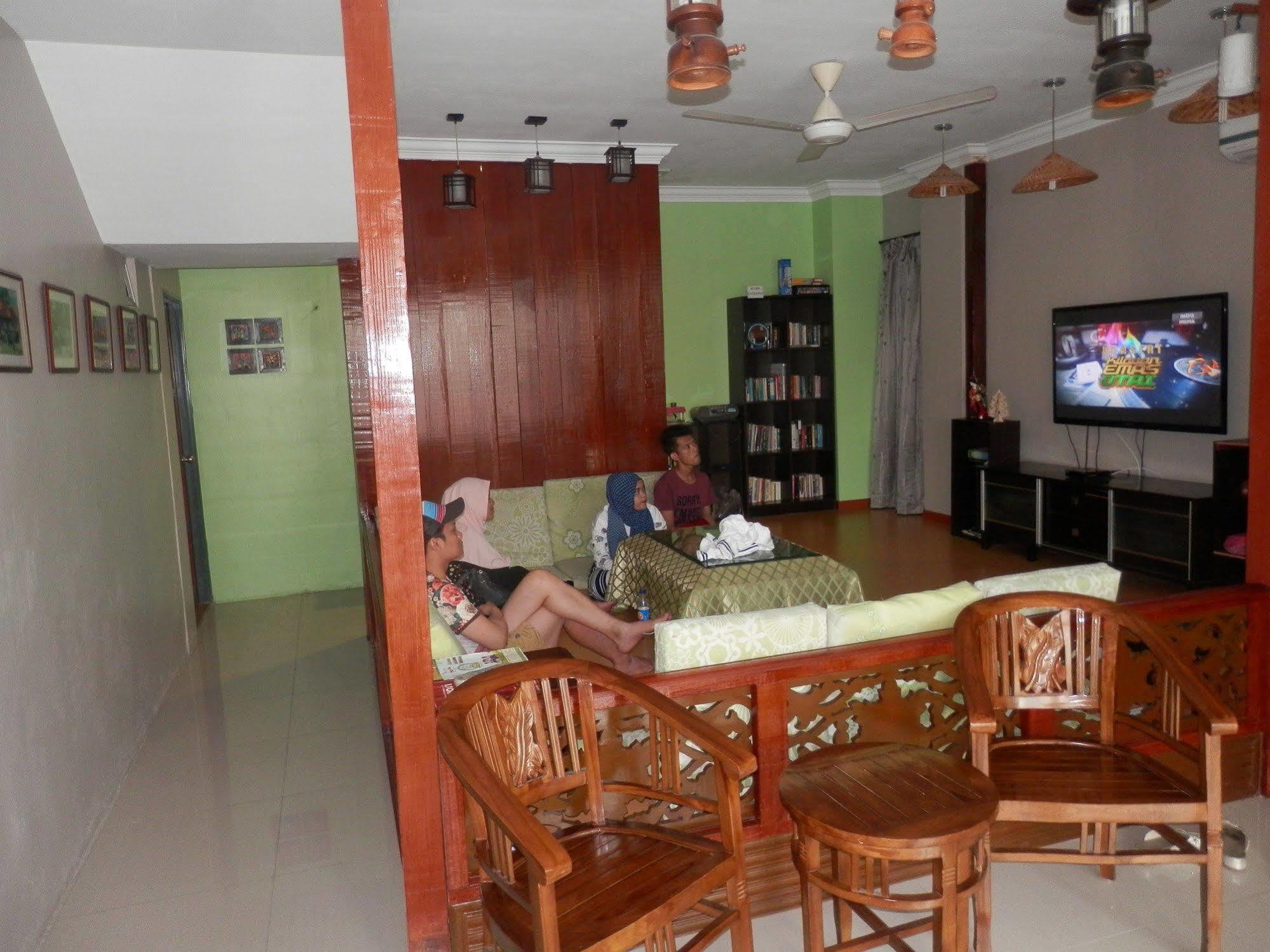 Travellers Planet Hotel & Guesthouse Malacca Exteriör bild