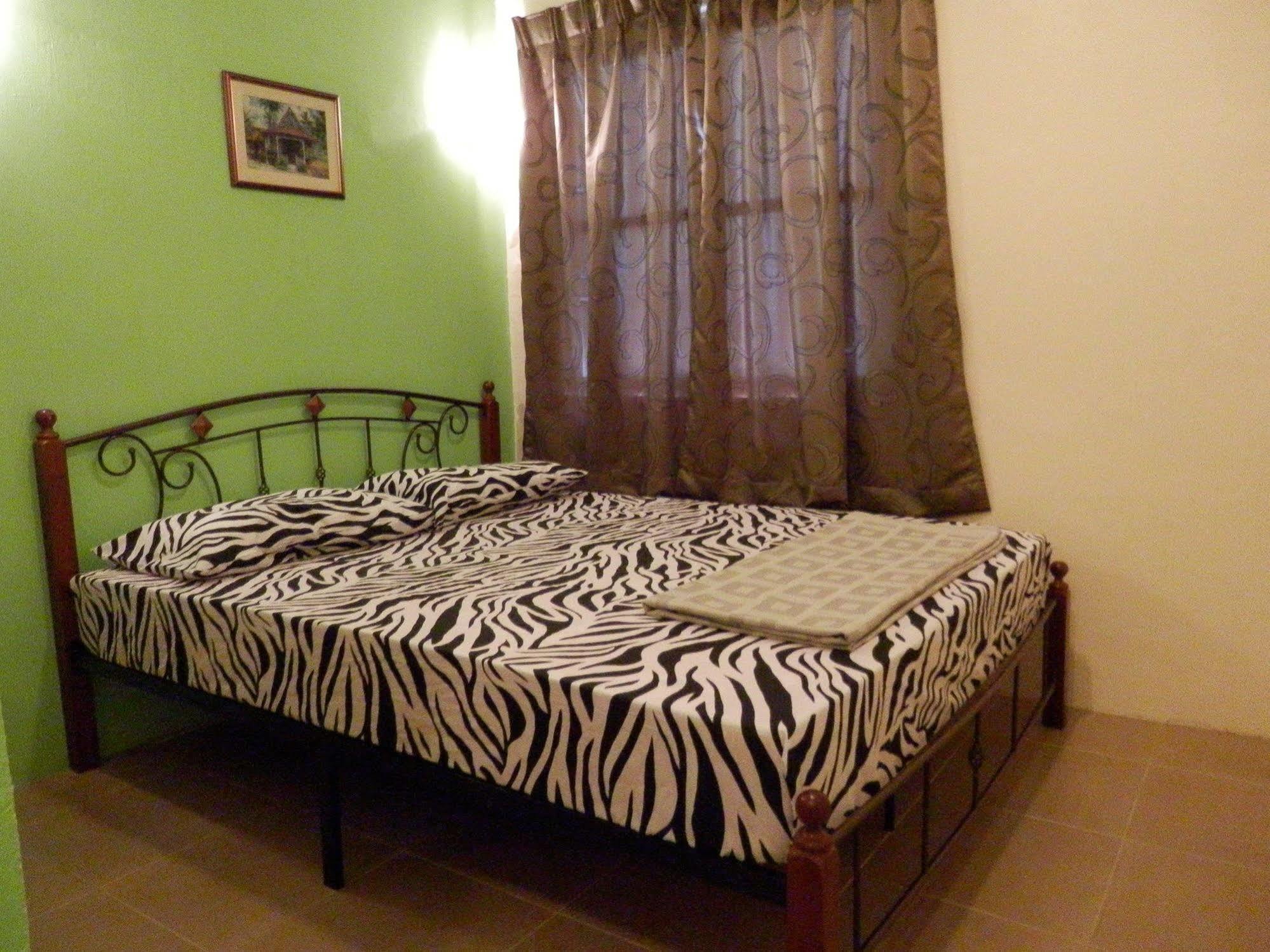 Travellers Planet Hotel & Guesthouse Malacca Exteriör bild